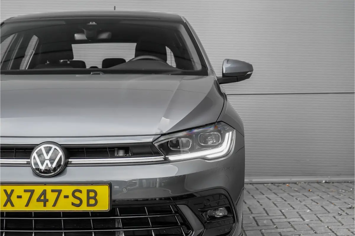 1.0 TSI R-Line Pano ACC Camera IQ Light Virtual 17"