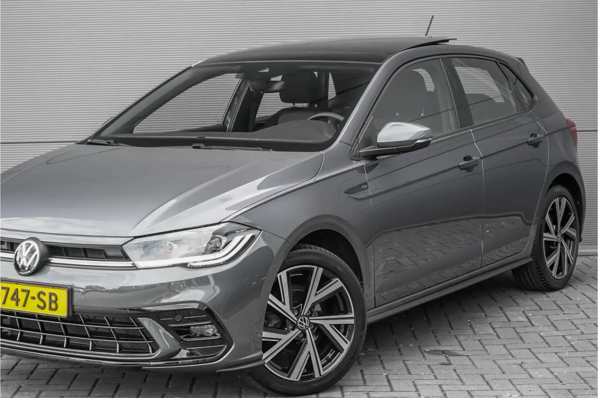 1.0 TSI R-Line Pano ACC Camera IQ Light Virtual 17"