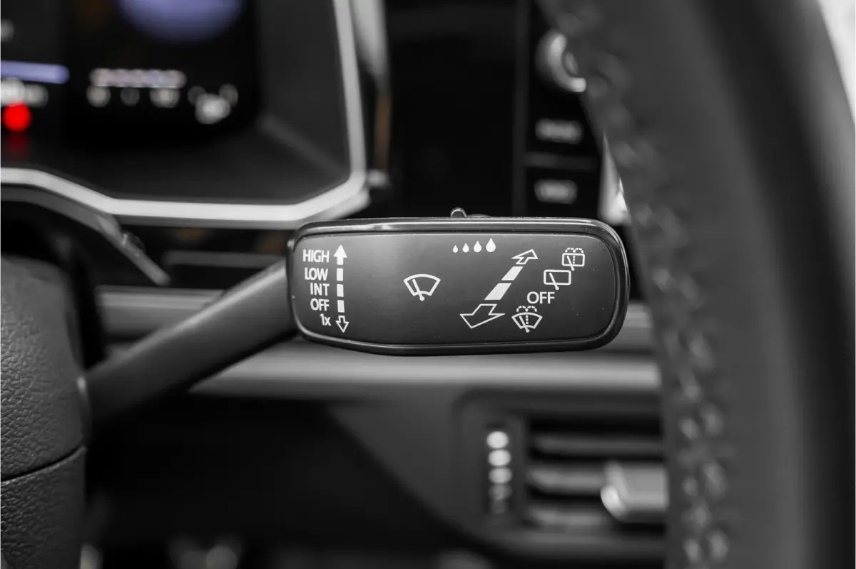 1.0 TSI R-Line Pano ACC Camera IQ Light Virtual 17"