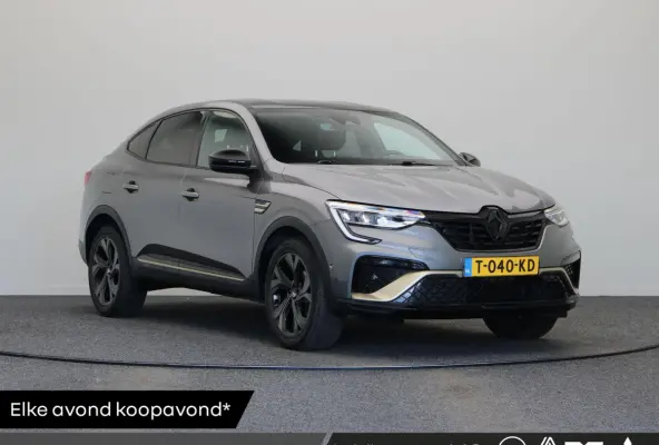 E-Tech hybrid 145pk E-Tech engineered | Trekhaak | Lane assist | Stoelverwarming | Elek. bedienbare stoelen |