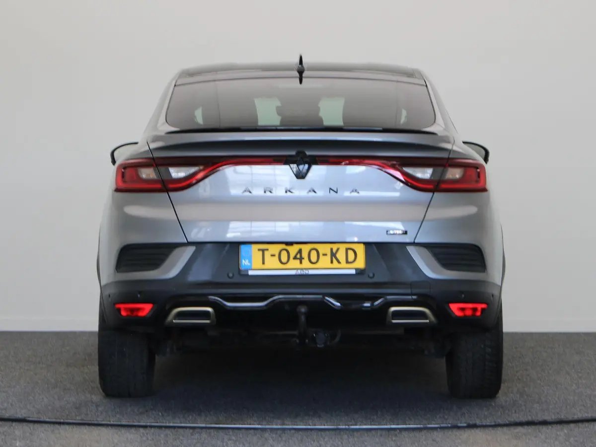 E-Tech hybrid 145pk E-Tech engineered | Trekhaak | Lane assist | Stoelverwarming | Elek. bedienbare stoelen |