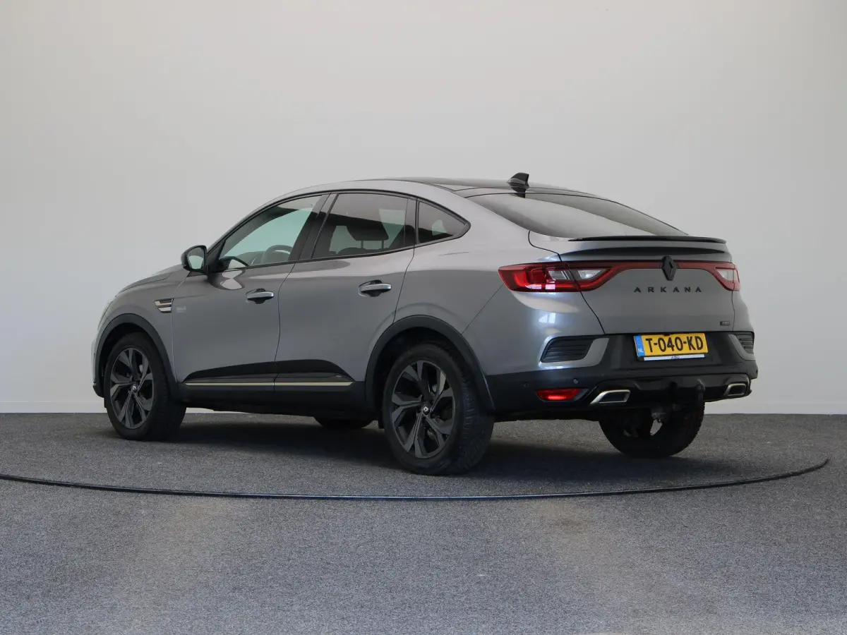 E-Tech hybrid 145pk E-Tech engineered | Trekhaak | Lane assist | Stoelverwarming | Elek. bedienbare stoelen |