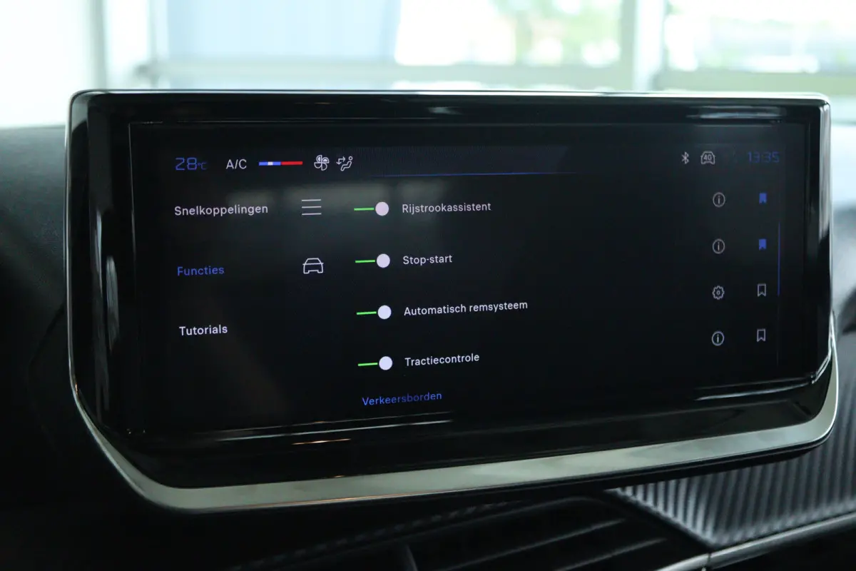 Hybrid 110PK Business ''OP AFSPRAAK'' | Cruise Control | Camera | Carplay | Navigatie | Airco |