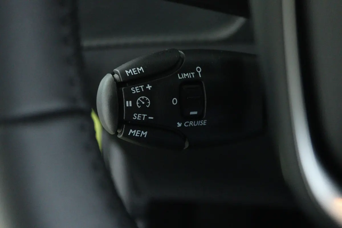 Hybrid 110PK Business ''OP AFSPRAAK'' | Cruise Control | Camera | Carplay | Navigatie | Airco |