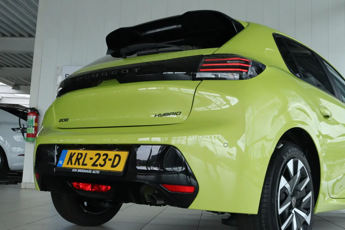 Hybrid 110PK Business ''OP AFSPRAAK'' | Cruise Control | Camera | Carplay | Navigatie | Airco |