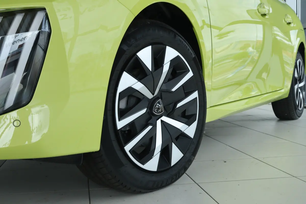Hybrid 110PK Business ''OP AFSPRAAK'' | Cruise Control | Camera | Carplay | Navigatie | Airco |