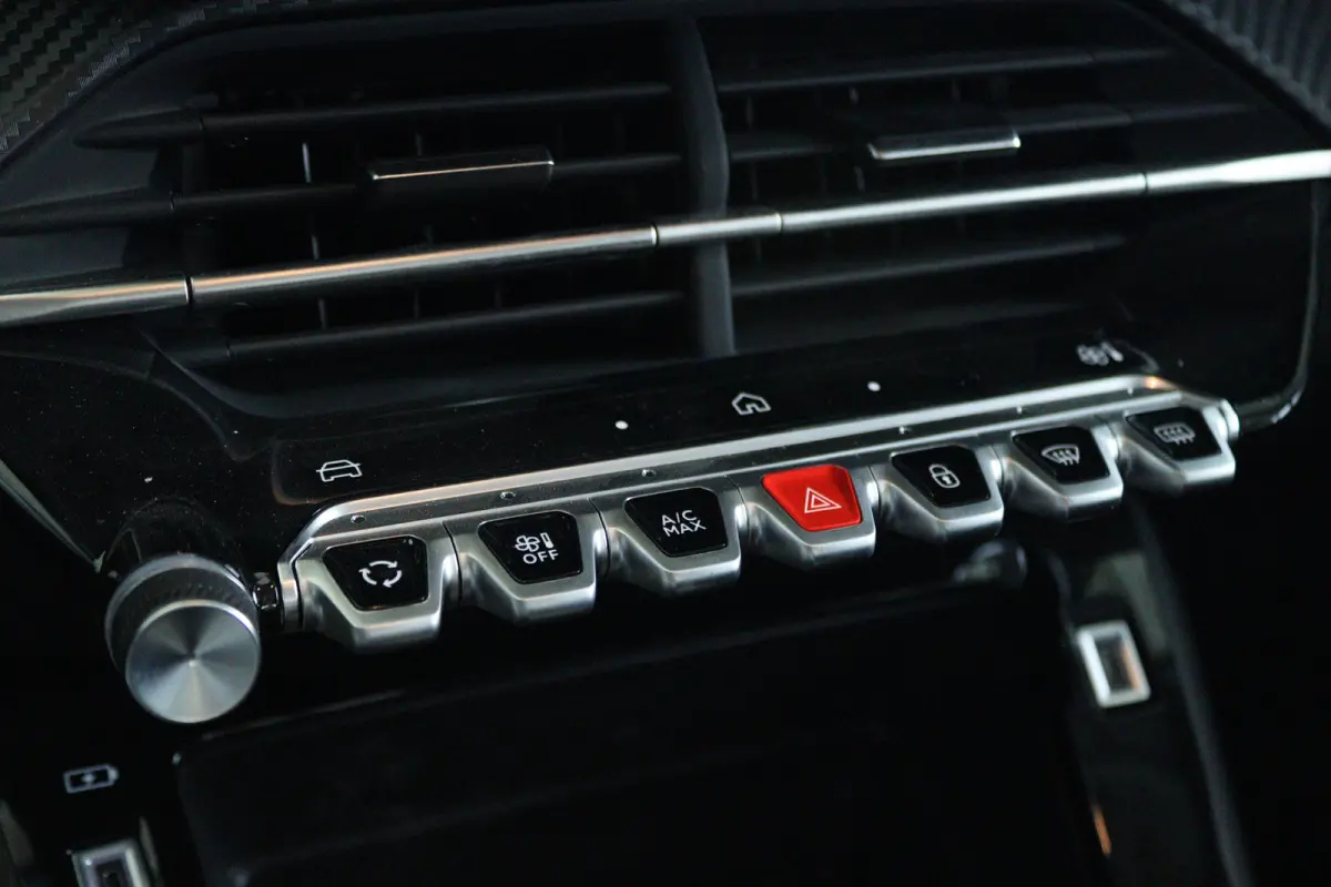 Hybrid 110PK Business ''OP AFSPRAAK'' | Cruise Control | Camera | Carplay | Navigatie | Airco |