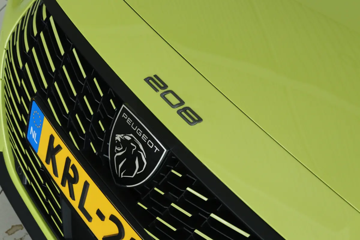 Hybrid 110PK Business ''OP AFSPRAAK'' | Cruise Control | Camera | Carplay | Navigatie | Airco |