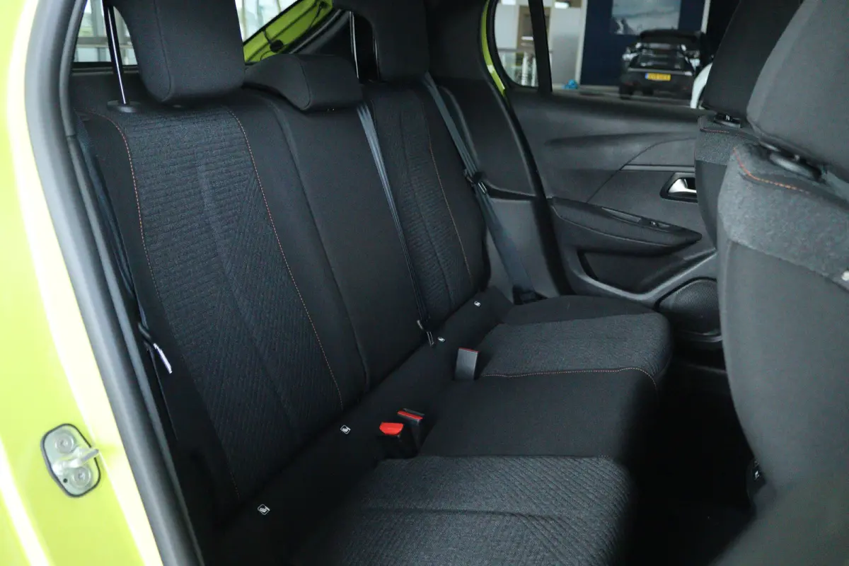 Hybrid 110PK Business ''OP AFSPRAAK'' | Cruise Control | Camera | Carplay | Navigatie | Airco |