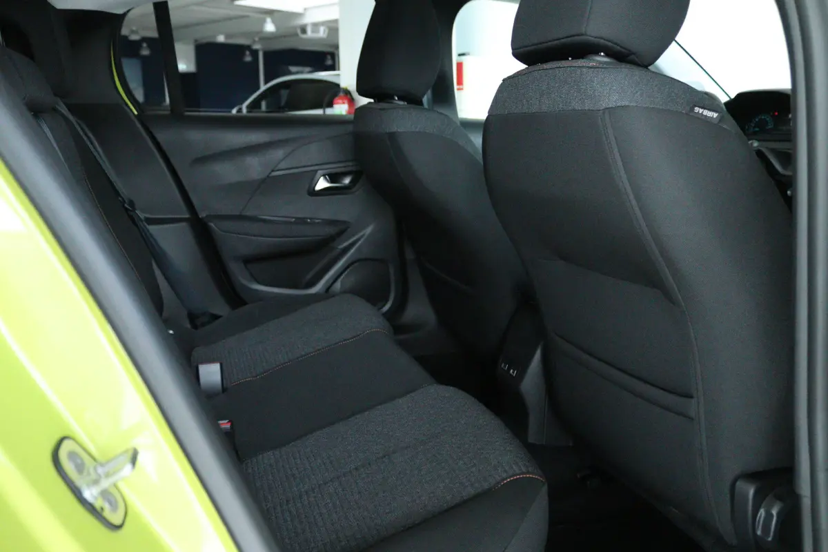 Hybrid 110PK Business ''OP AFSPRAAK'' | Cruise Control | Camera | Carplay | Navigatie | Airco |