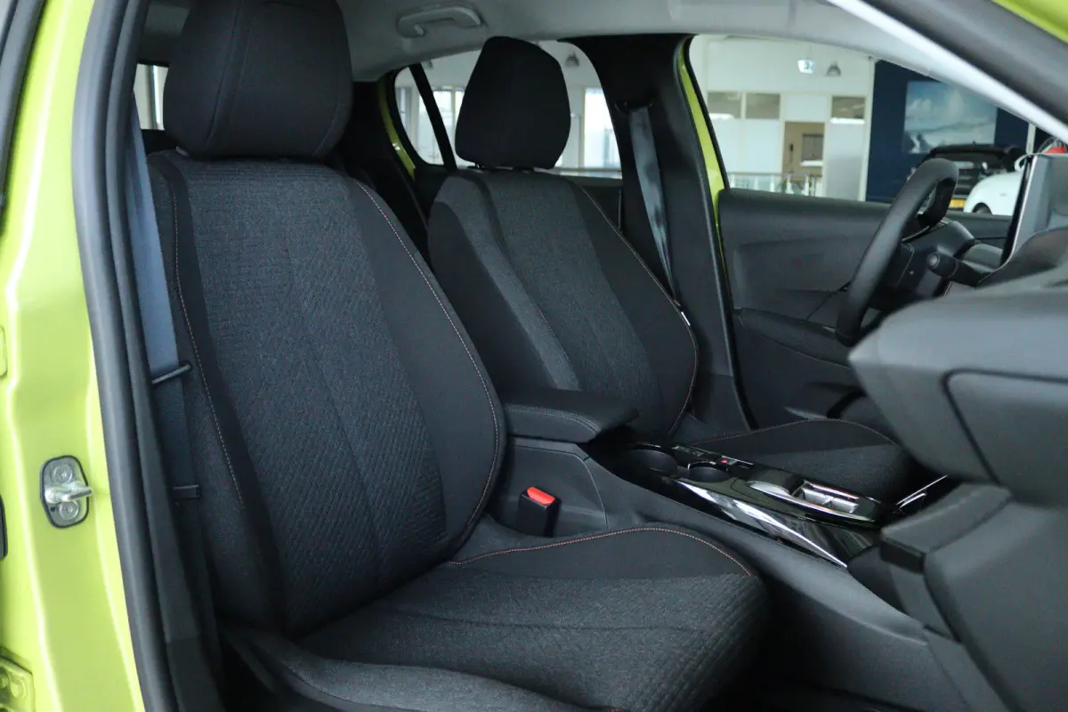 Hybrid 110PK Business ''OP AFSPRAAK'' | Cruise Control | Camera | Carplay | Navigatie | Airco |
