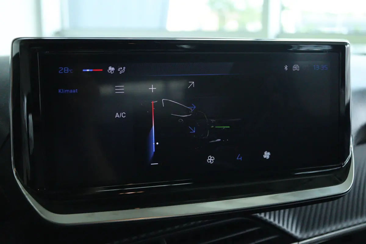 Hybrid 110PK Business ''OP AFSPRAAK'' | Cruise Control | Camera | Carplay | Navigatie | Airco |