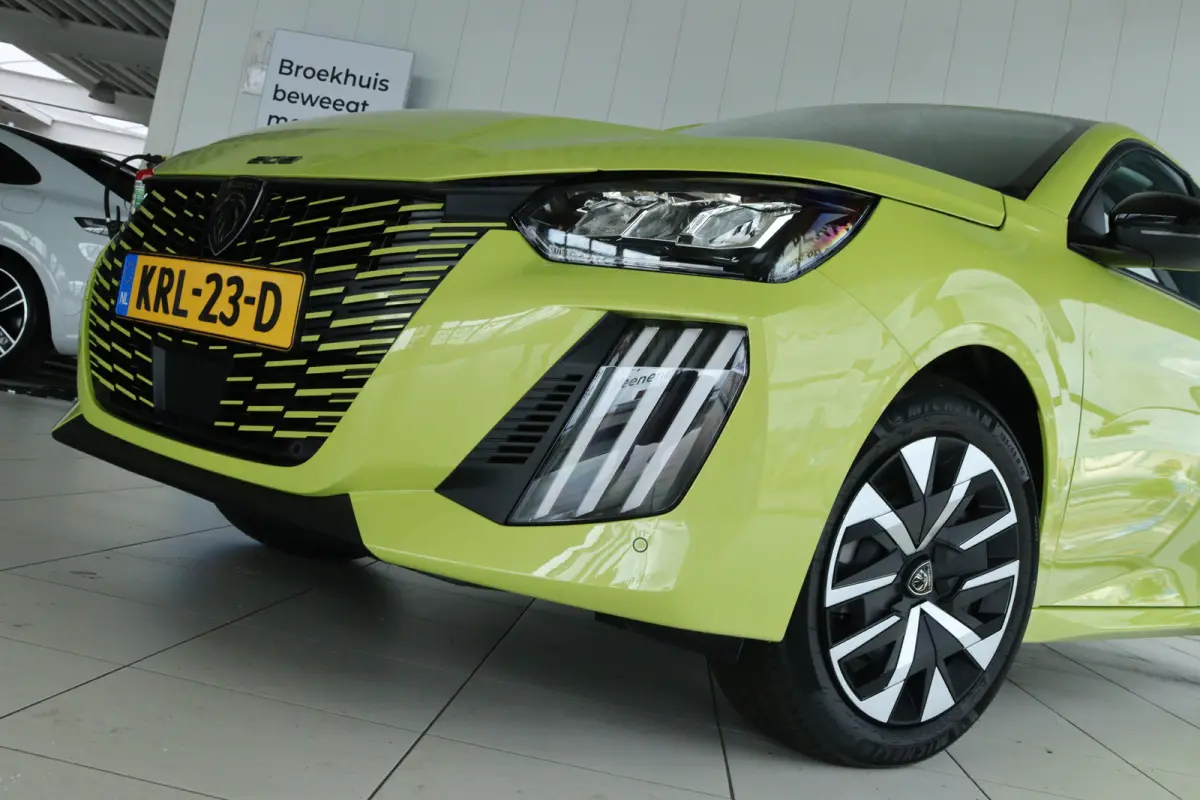 Hybrid 110PK Business ''OP AFSPRAAK'' | Cruise Control | Camera | Carplay | Navigatie | Airco |