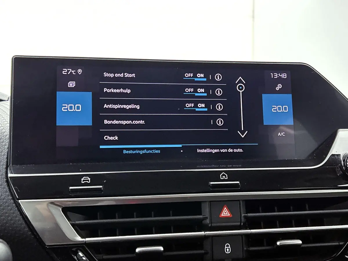Feel Edition 130pk | Navigatie | Achteruitrijcamera | Climate Control | Cruise Control | Parkeersensoren | Head-up display | Led koplampen | Apple Carplay / Android Auto | Bluetooth | DAB+ r