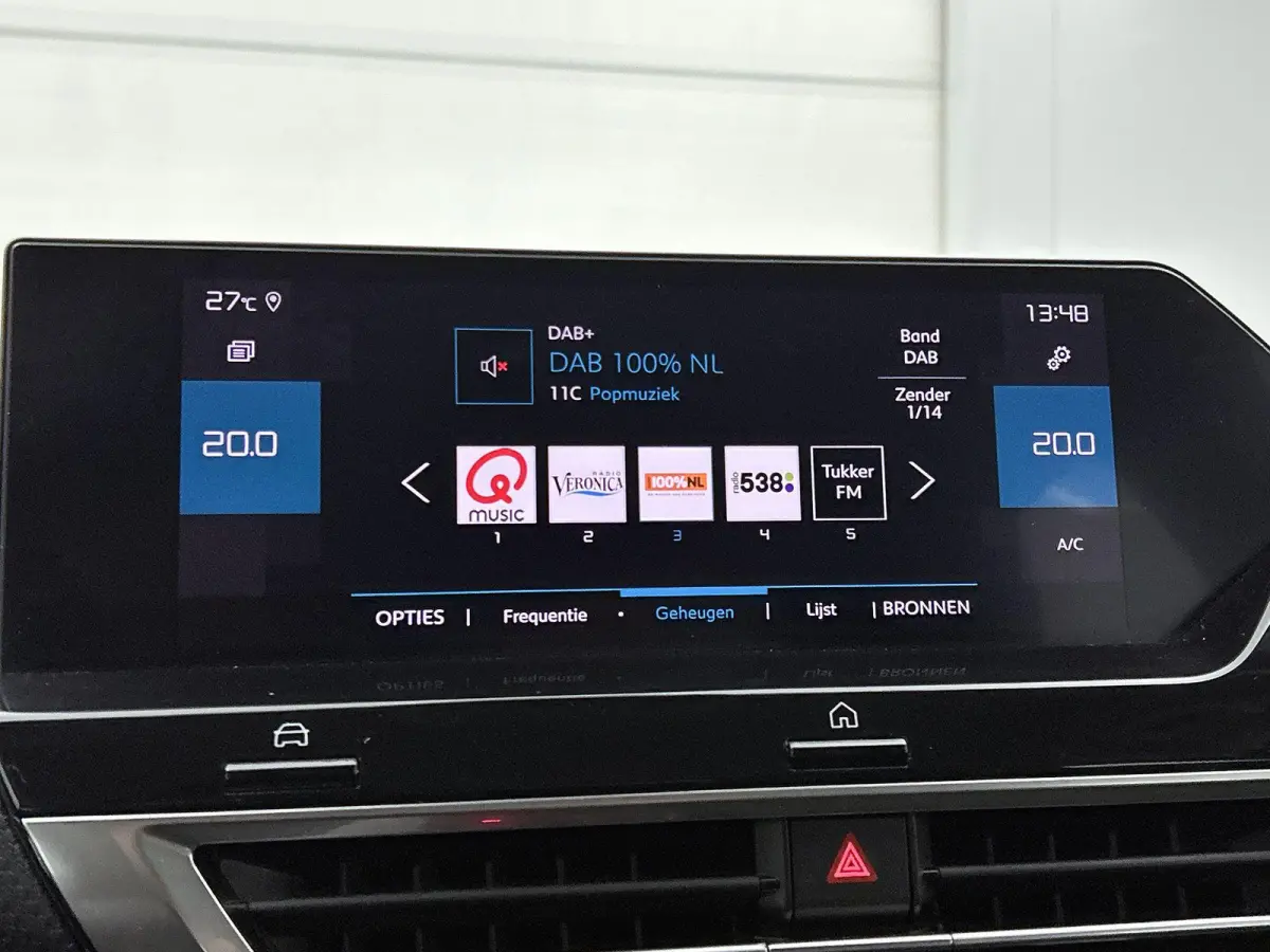 Feel Edition 130pk | Navigatie | Achteruitrijcamera | Climate Control | Cruise Control | Parkeersensoren | Head-up display | Led koplampen | Apple Carplay / Android Auto | Bluetooth | DAB+ r
