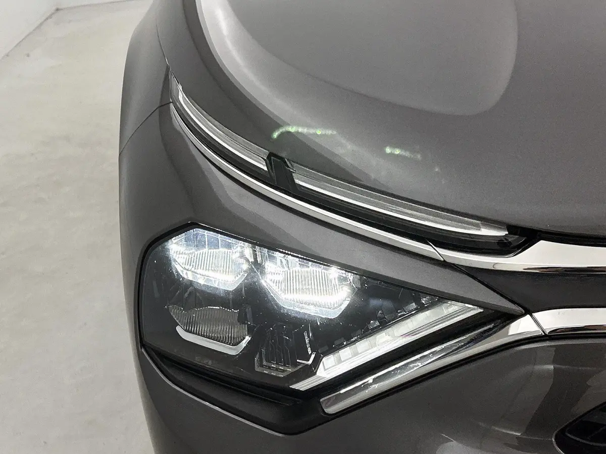 Feel Edition 130pk | Navigatie | Achteruitrijcamera | Climate Control | Cruise Control | Parkeersensoren | Head-up display | Led koplampen | Apple Carplay / Android Auto | Bluetooth | DAB+ r