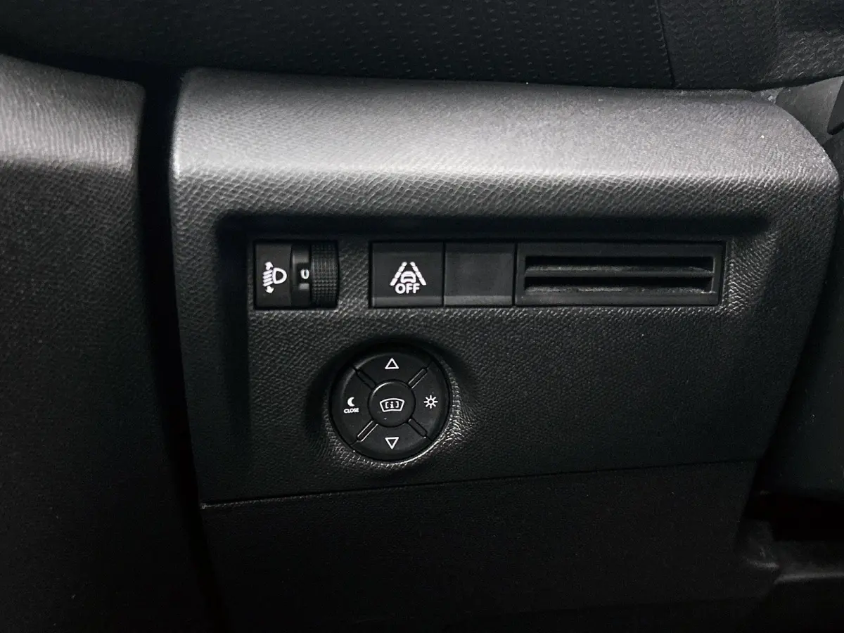 Feel Edition 130pk | Navigatie | Achteruitrijcamera | Climate Control | Cruise Control | Parkeersensoren | Head-up display | Led koplampen | Apple Carplay / Android Auto | Bluetooth | DAB+ r