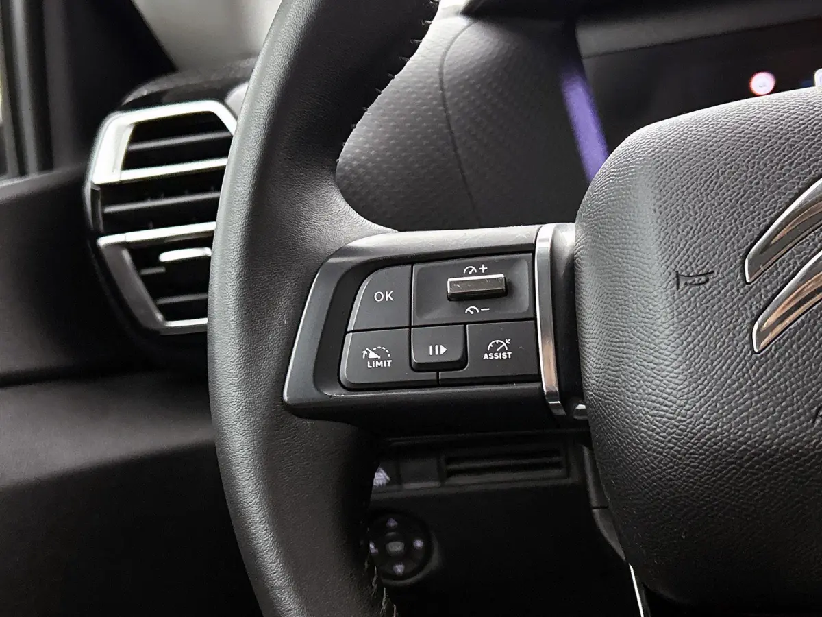 Feel Edition 130pk | Navigatie | Achteruitrijcamera | Climate Control | Cruise Control | Parkeersensoren | Head-up display | Led koplampen | Apple Carplay / Android Auto | Bluetooth | DAB+ r