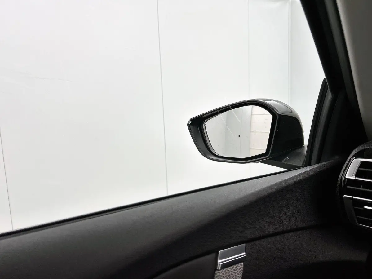 Feel Edition 130pk | Navigatie | Achteruitrijcamera | Climate Control | Cruise Control | Parkeersensoren | Head-up display | Led koplampen | Apple Carplay / Android Auto | Bluetooth | DAB+ r
