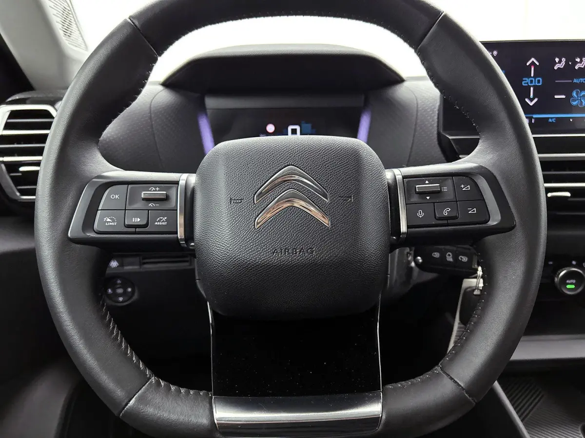 Feel Edition 130pk | Navigatie | Achteruitrijcamera | Climate Control | Cruise Control | Parkeersensoren | Head-up display | Led koplampen | Apple Carplay / Android Auto | Bluetooth | DAB+ r