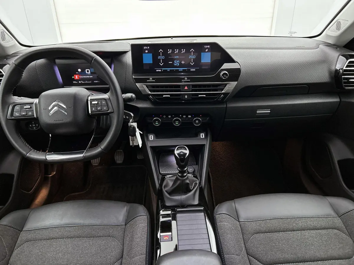 Feel Edition 130pk | Navigatie | Achteruitrijcamera | Climate Control | Cruise Control | Parkeersensoren | Head-up display | Led koplampen | Apple Carplay / Android Auto | Bluetooth | DAB+ r