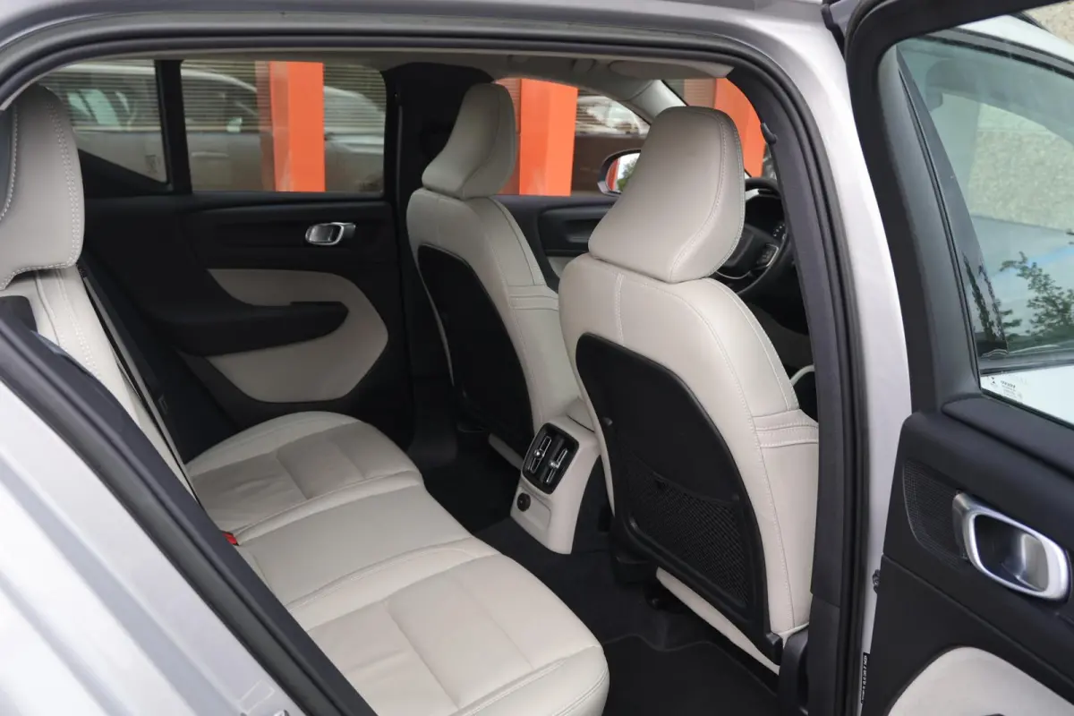 T5 Ultimate Dark | Stoelverwarming | 360° Camera | Pilot Assist | BLIS | H/K | Leder | Keyless