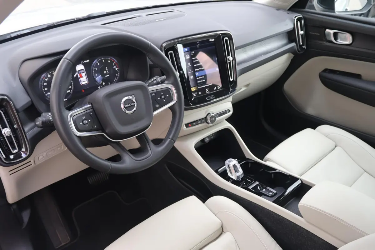T5 Ultimate Dark | Stoelverwarming | 360° Camera | Pilot Assist | BLIS | H/K | Leder | Keyless