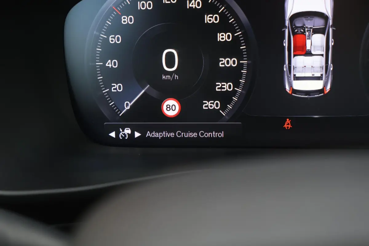 T5 Ultimate Dark | Stoelverwarming | 360° Camera | Pilot Assist | BLIS | H/K | Leder | Keyless