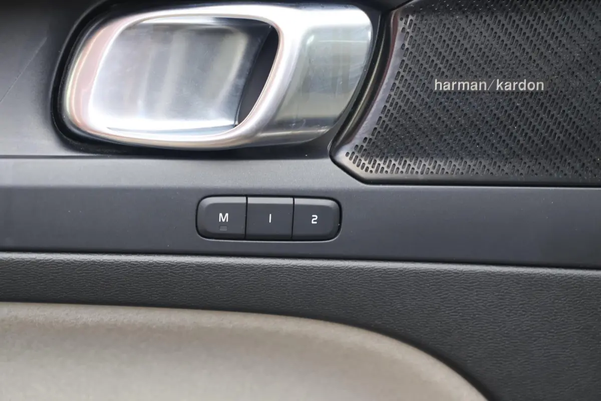 T5 Ultimate Dark | Stoelverwarming | 360° Camera | Pilot Assist | BLIS | H/K | Leder | Keyless