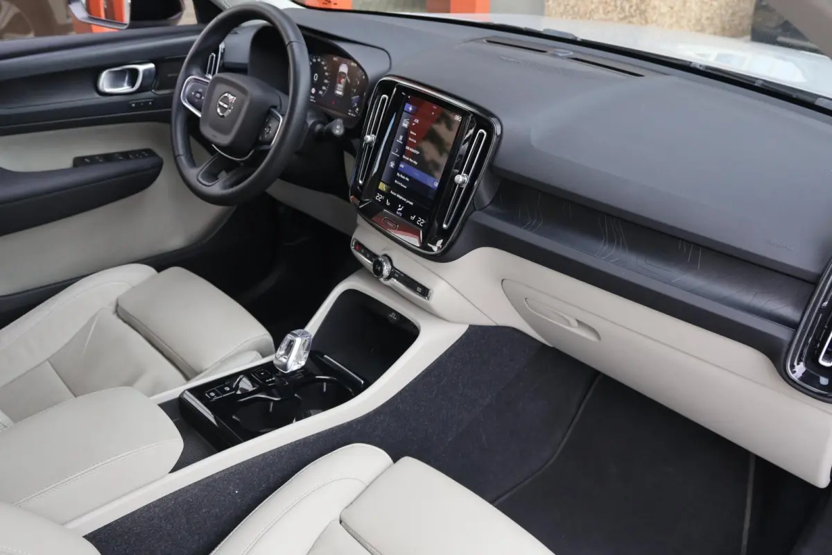 T5 Ultimate Dark | Stoelverwarming | 360° Camera | Pilot Assist | BLIS | H/K | Leder | Keyless
