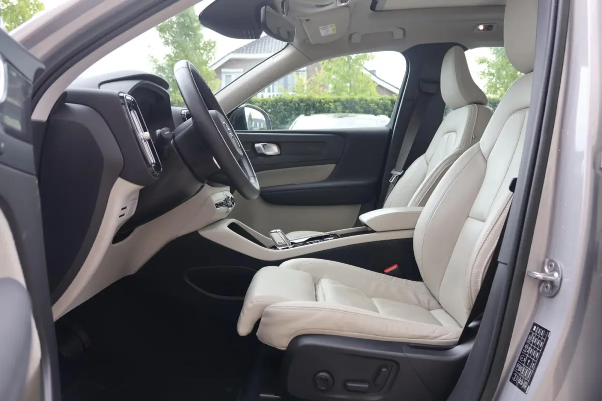 T5 Ultimate Dark | Stoelverwarming | 360° Camera | Pilot Assist | BLIS | H/K | Leder | Keyless