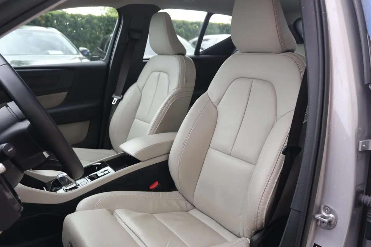 T5 Ultimate Dark | Stoelverwarming | 360° Camera | Pilot Assist | BLIS | H/K | Leder | Keyless