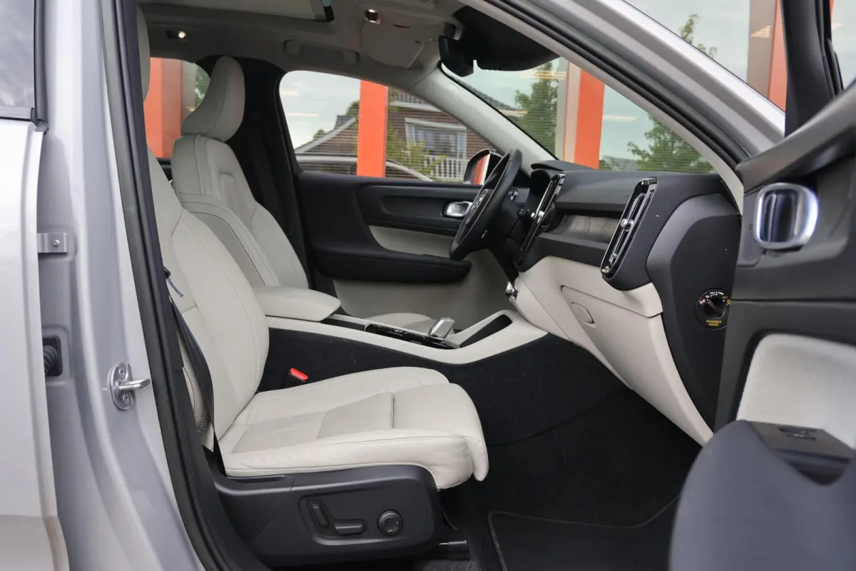 T5 Ultimate Dark | Stoelverwarming | 360° Camera | Pilot Assist | BLIS | H/K | Leder | Keyless