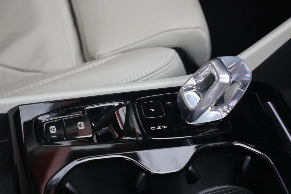 T5 Ultimate Dark | Stoelverwarming | 360° Camera | Pilot Assist | BLIS | H/K | Leder | Keyless
