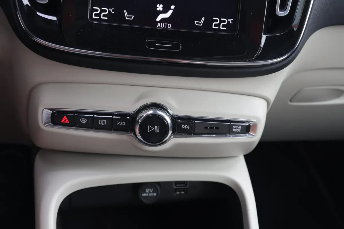 T5 Ultimate Dark | Stoelverwarming | 360° Camera | Pilot Assist | BLIS | H/K | Leder | Keyless