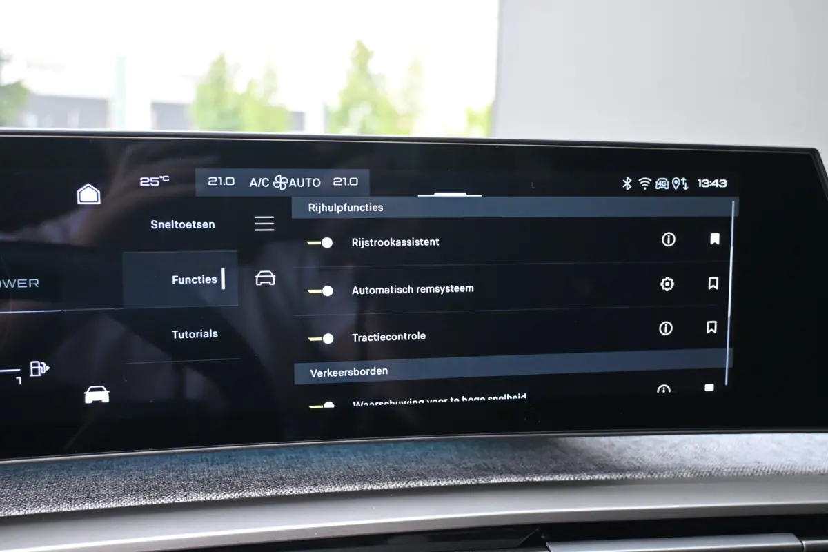 1.6 Plug-in Hybrid 195 Allure 7p Tot 8 Jaar Garantie! | AGR-Comfortstoel | 7,4kW Lader | Adaptive Cruise | Dodehoek-Detectie | Stuur/Stoelverwarming | 360 Camera | !!