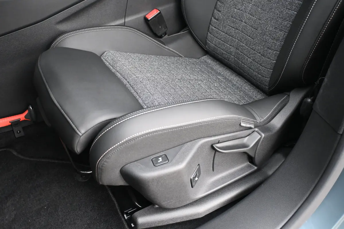 1.6 Plug-in Hybrid 195 Allure 7p Tot 8 Jaar Garantie! | AGR-Comfortstoel | 7,4kW Lader | Adaptive Cruise | Dodehoek-Detectie | Stuur/Stoelverwarming | 360 Camera | !!