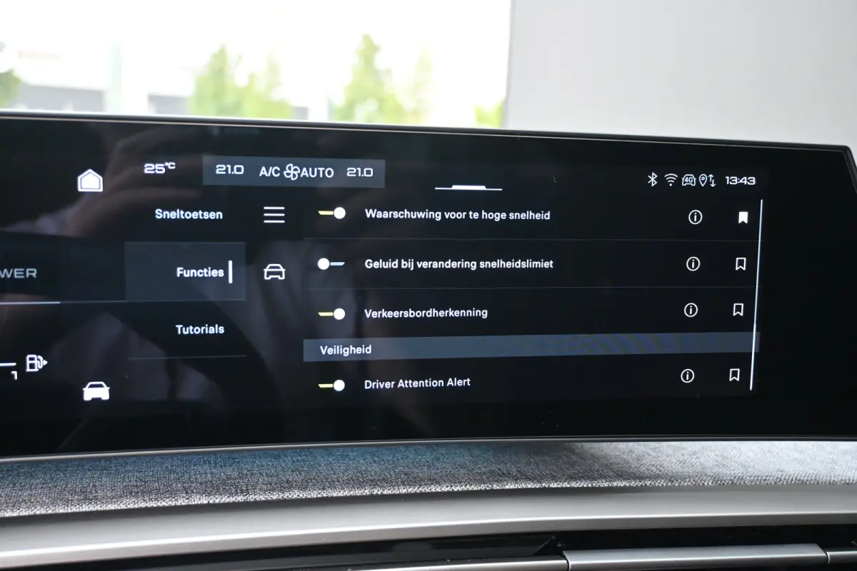 1.6 Plug-in Hybrid 195 Allure 7p Tot 8 Jaar Garantie! | AGR-Comfortstoel | 7,4kW Lader | Adaptive Cruise | Dodehoek-Detectie | Stuur/Stoelverwarming | 360 Camera | !!