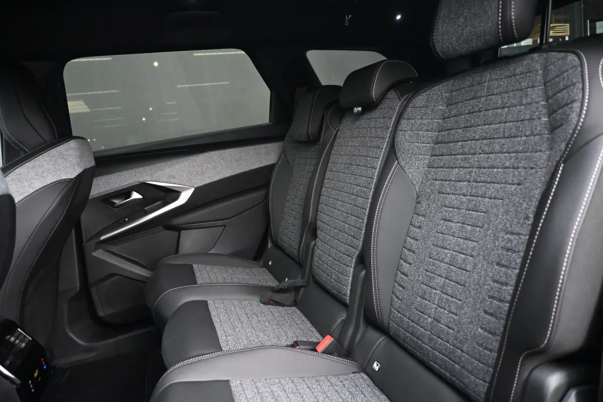 1.6 Plug-in Hybrid 195 Allure 7p Tot 8 Jaar Garantie! | AGR-Comfortstoel | 7,4kW Lader | Adaptive Cruise | Dodehoek-Detectie | Stuur/Stoelverwarming | 360 Camera | !!