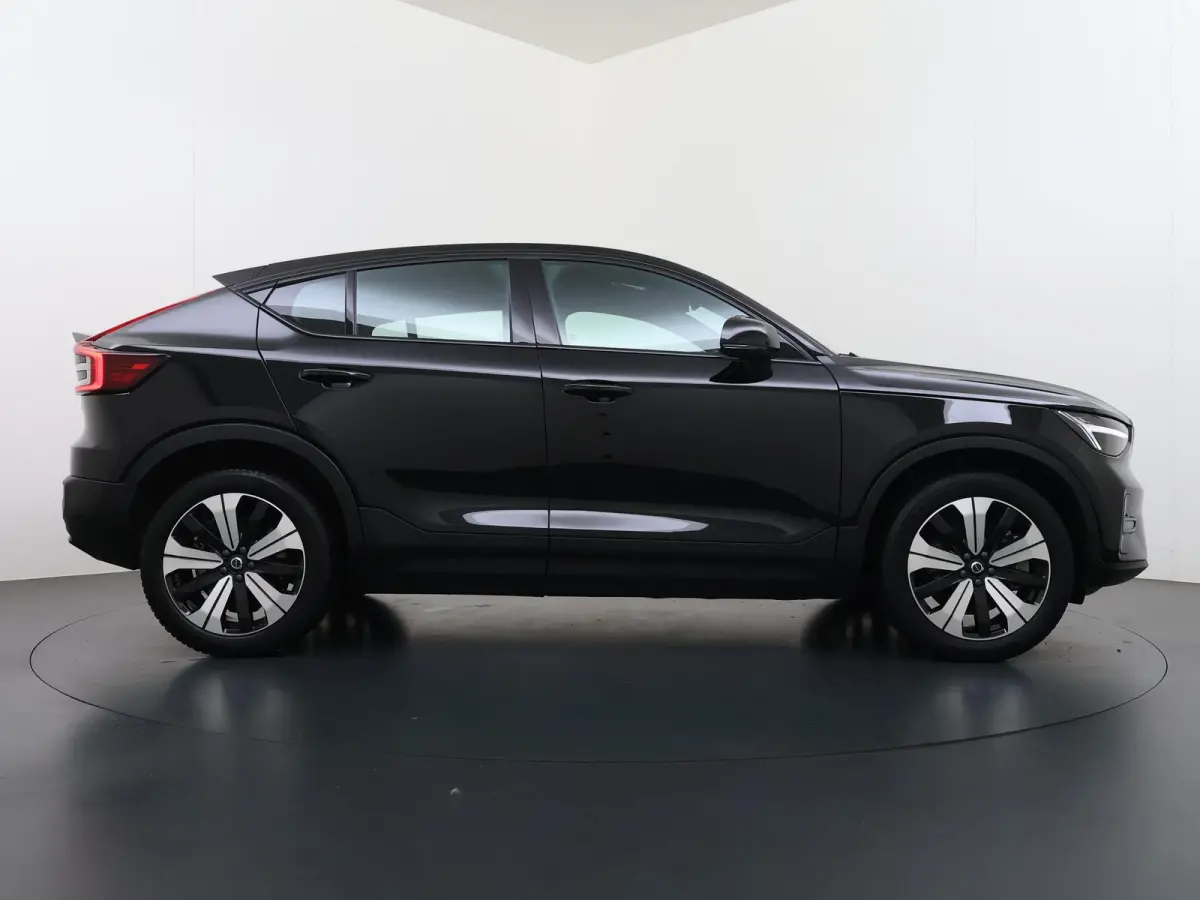 Single Motor Core 70 kWh VAN:33.900,- VOOR:30.877,- UW HERFSTVOORDEEL:3.023,- VOLVO DEALER ONDERHOUDEN| ACHTERUITRIJCAMERA| PANORAMADAK| STOEL + STUURVERWARMING| RIJKLAARPRIJS INCL. 12 MAAND
