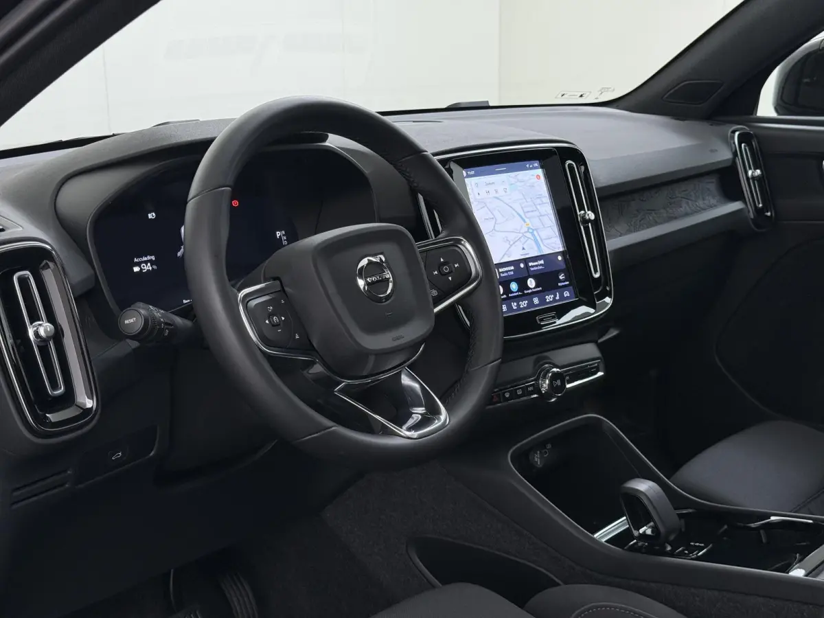 Single Motor Core 70 kWh VAN:33.900,- VOOR:30.877,- UW HERFSTVOORDEEL:3.023,- VOLVO DEALER ONDERHOUDEN| ACHTERUITRIJCAMERA| PANORAMADAK| STOEL + STUURVERWARMING| RIJKLAARPRIJS INCL. 12 MAAND