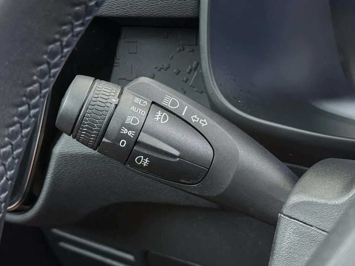 Single Motor Core 70 kWh VAN:33.900,- VOOR:30.877,- UW HERFSTVOORDEEL:3.023,- VOLVO DEALER ONDERHOUDEN| ACHTERUITRIJCAMERA| PANORAMADAK| STOEL + STUURVERWARMING| RIJKLAARPRIJS INCL. 12 MAAND