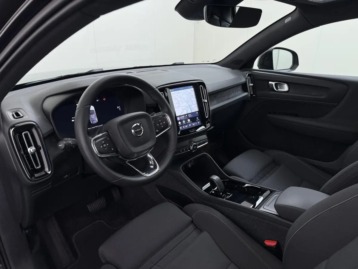 Single Motor Core 70 kWh VAN:33.900,- VOOR:30.877,- UW HERFSTVOORDEEL:3.023,- VOLVO DEALER ONDERHOUDEN| ACHTERUITRIJCAMERA| PANORAMADAK| STOEL + STUURVERWARMING| RIJKLAARPRIJS INCL. 12 MAAND