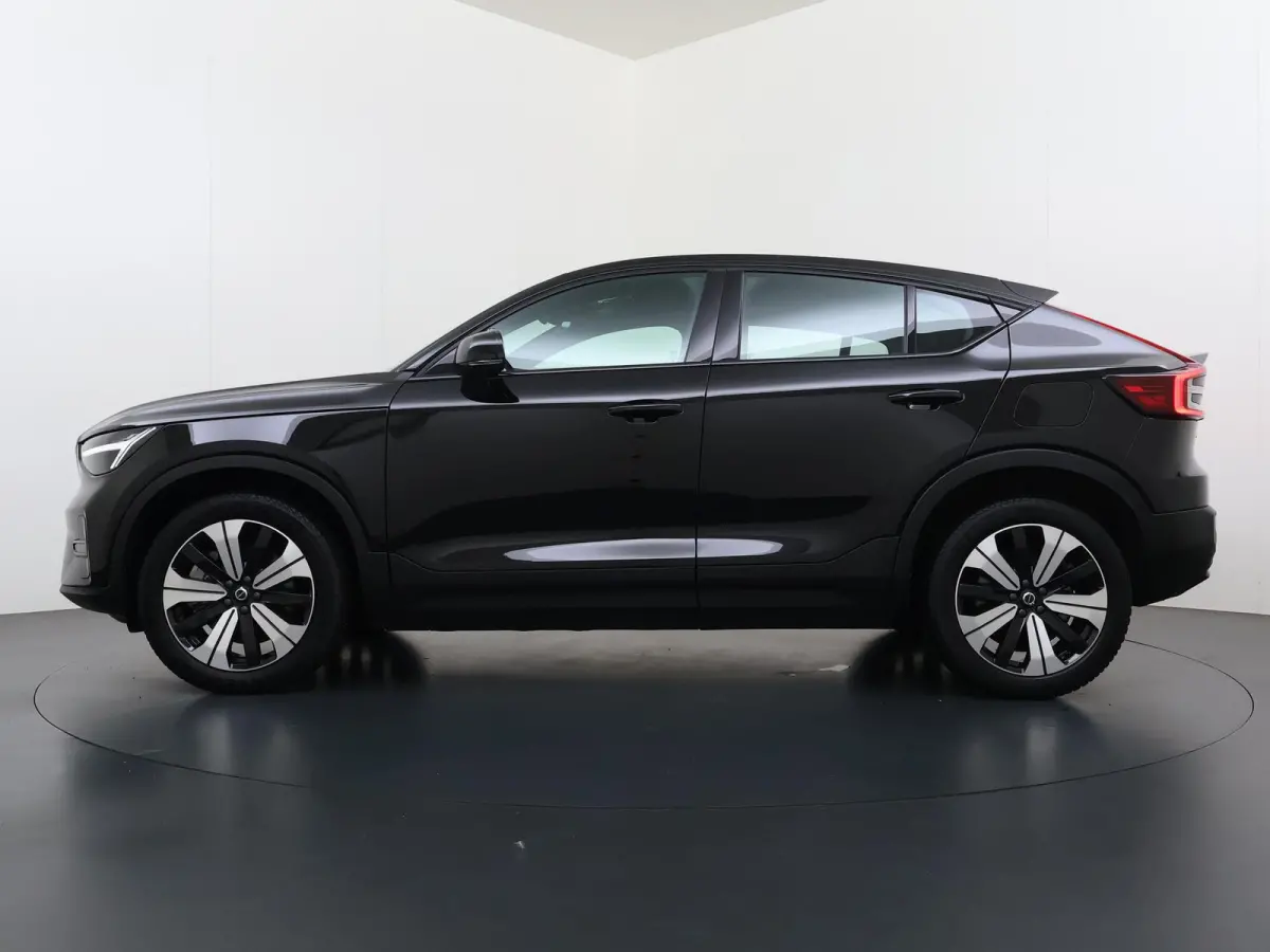 Single Motor Core 70 kWh VAN:33.900,- VOOR:30.877,- UW HERFSTVOORDEEL:3.023,- VOLVO DEALER ONDERHOUDEN| ACHTERUITRIJCAMERA| PANORAMADAK| STOEL + STUURVERWARMING| RIJKLAARPRIJS INCL. 12 MAAND