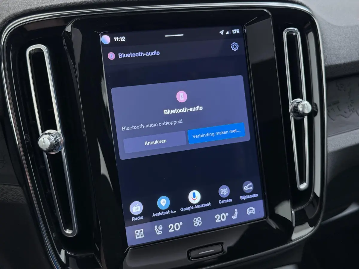 Single Motor Core 70 kWh VAN:33.900,- VOOR:30.877,- UW HERFSTVOORDEEL:3.023,- VOLVO DEALER ONDERHOUDEN| ACHTERUITRIJCAMERA| PANORAMADAK| STOEL + STUURVERWARMING| RIJKLAARPRIJS INCL. 12 MAAND