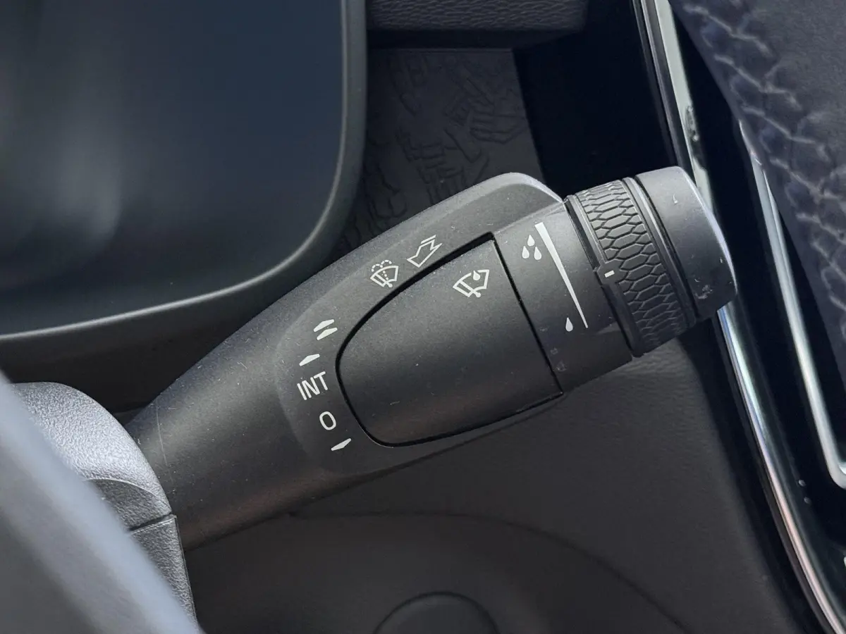 Single Motor Core 70 kWh VAN:33.900,- VOOR:30.877,- UW HERFSTVOORDEEL:3.023,- VOLVO DEALER ONDERHOUDEN| ACHTERUITRIJCAMERA| PANORAMADAK| STOEL + STUURVERWARMING| RIJKLAARPRIJS INCL. 12 MAAND