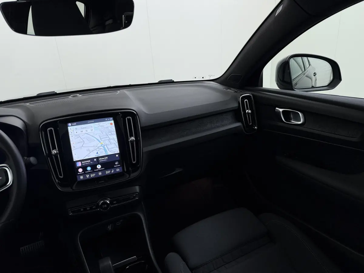 Single Motor Core 70 kWh VAN:33.900,- VOOR:30.877,- UW HERFSTVOORDEEL:3.023,- VOLVO DEALER ONDERHOUDEN| ACHTERUITRIJCAMERA| PANORAMADAK| STOEL + STUURVERWARMING| RIJKLAARPRIJS INCL. 12 MAAND