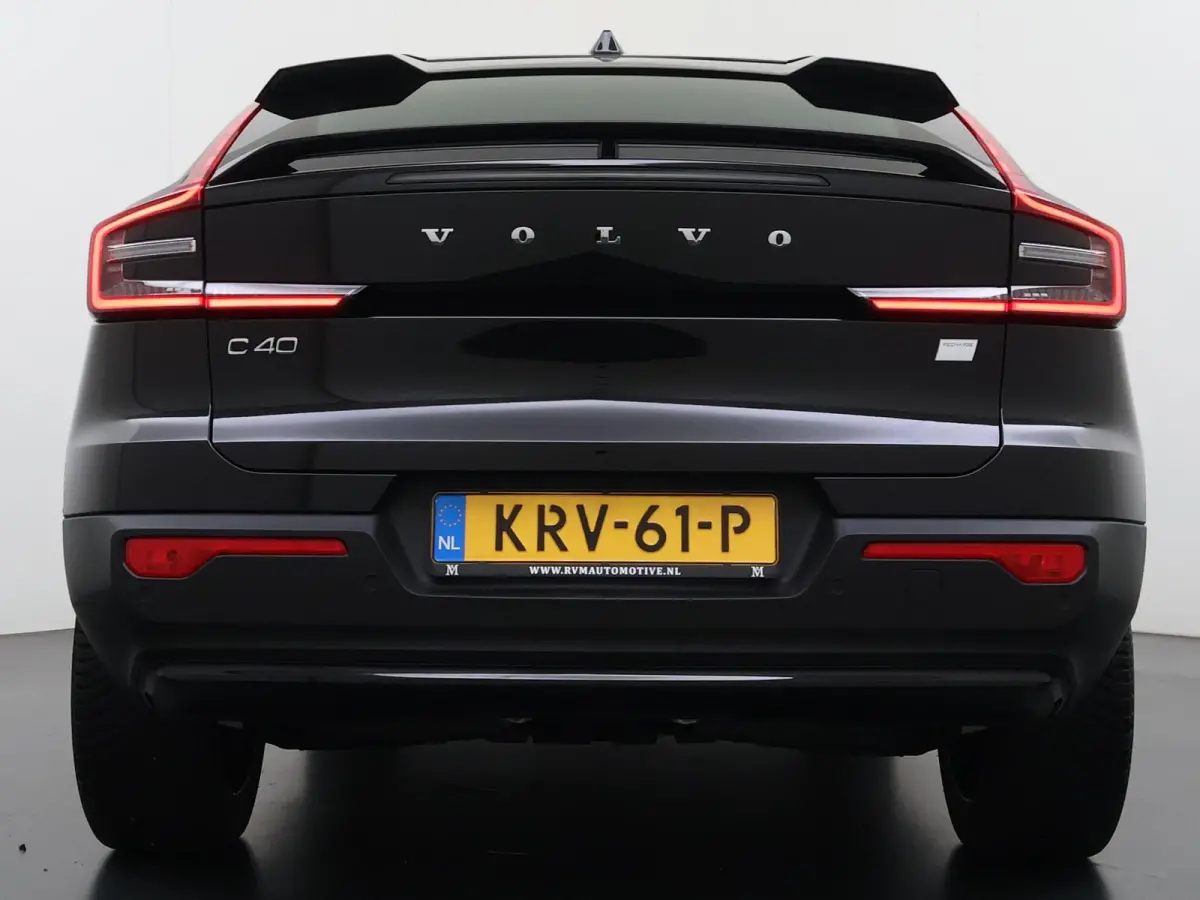 Single Motor Core 70 kWh VAN:33.900,- VOOR:30.877,- UW HERFSTVOORDEEL:3.023,- VOLVO DEALER ONDERHOUDEN| ACHTERUITRIJCAMERA| PANORAMADAK| STOEL + STUURVERWARMING| RIJKLAARPRIJS INCL. 12 MAAND