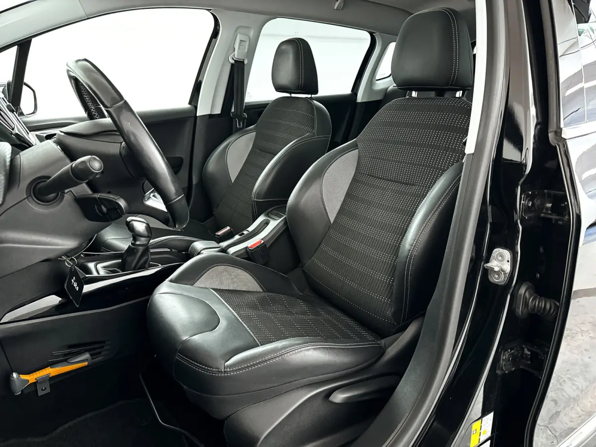 1.2 PureTech Allure | Panoramadak | Park assist | Airco | Cruise control | Trekhaak