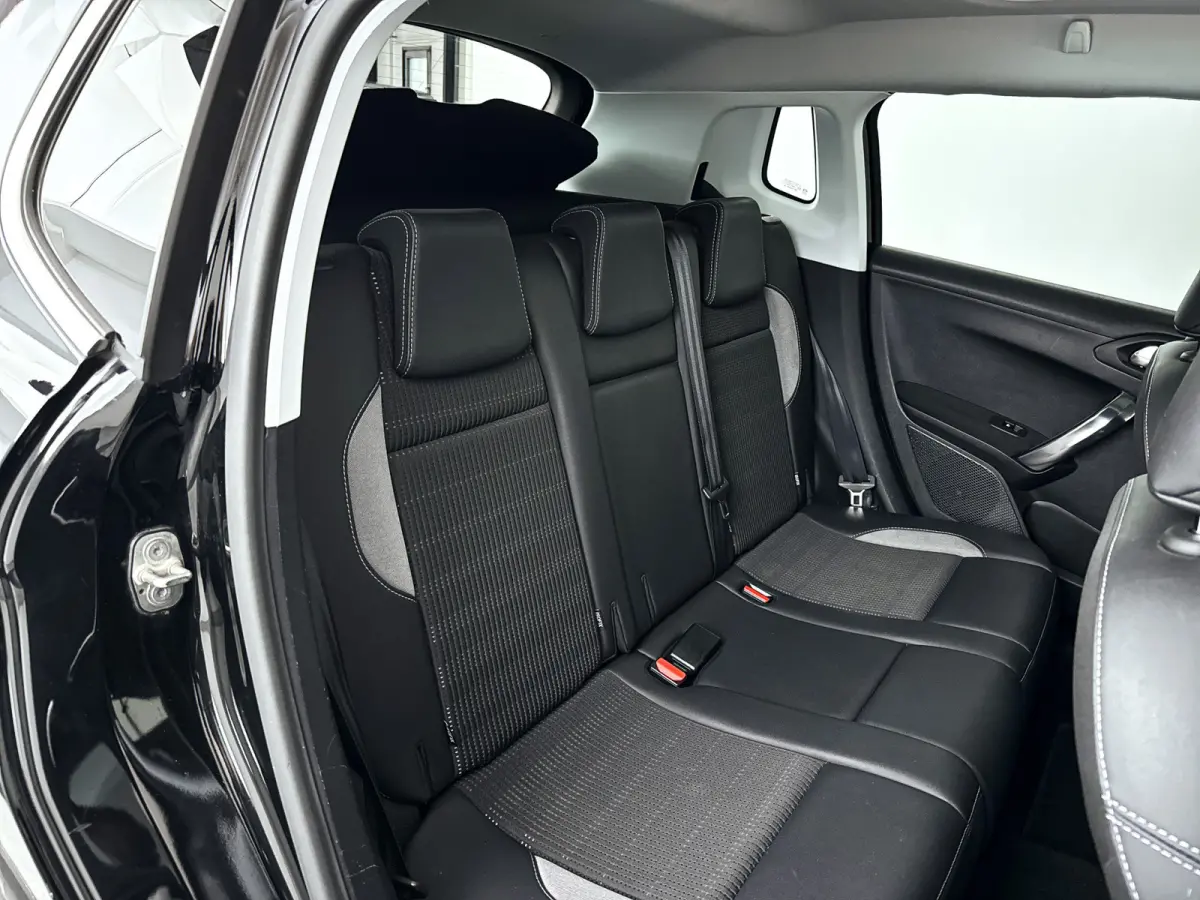 1.2 PureTech Allure | Panoramadak | Park assist | Airco | Cruise control | Trekhaak